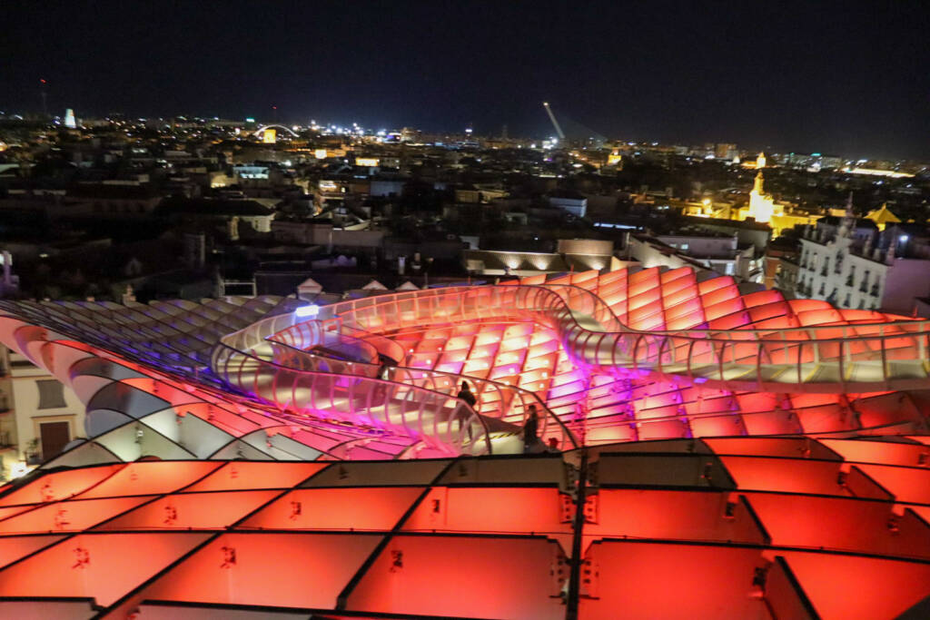 Spectacle de lumière à las setas à seville, metrol parasol, spectacle du nom de Aurora avec illuminations