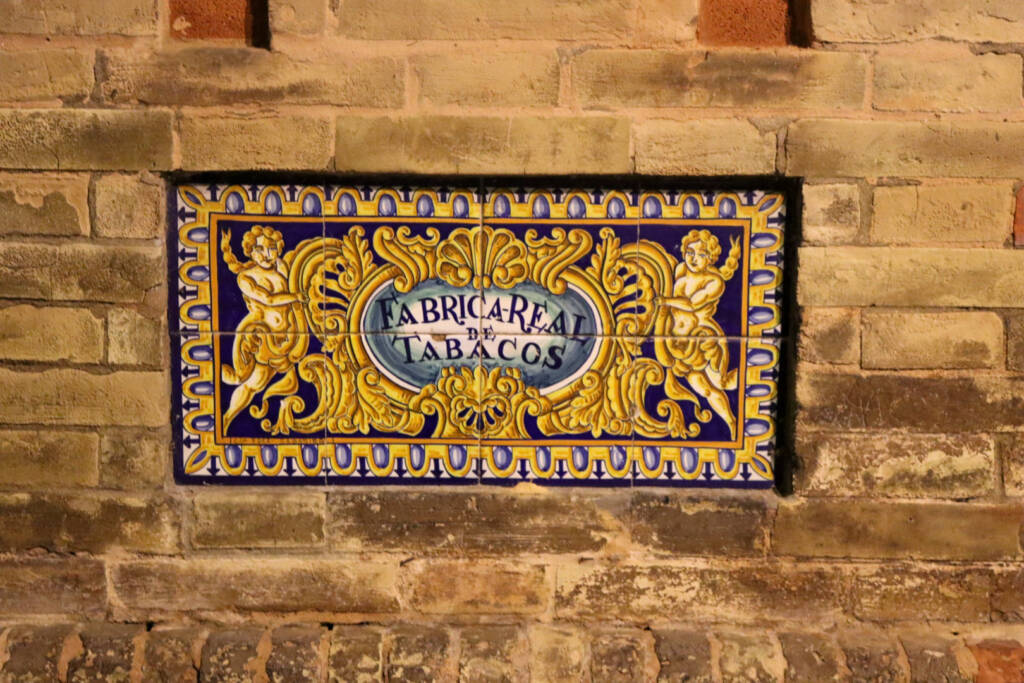 Panneau en azulejos à Séville de la fabrique de tabac