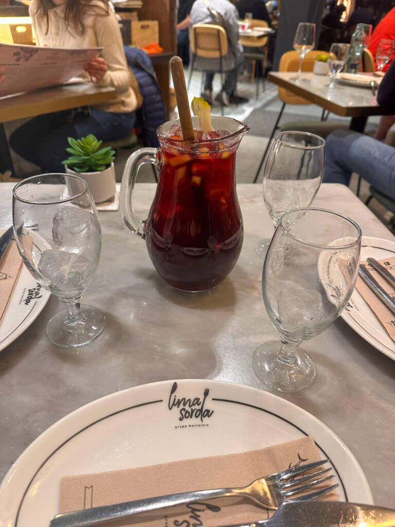 Pichet de sangria au restaurant