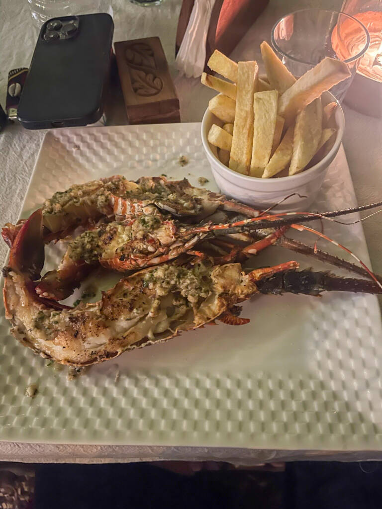 Langouste et frites au restaurant Atii Garden