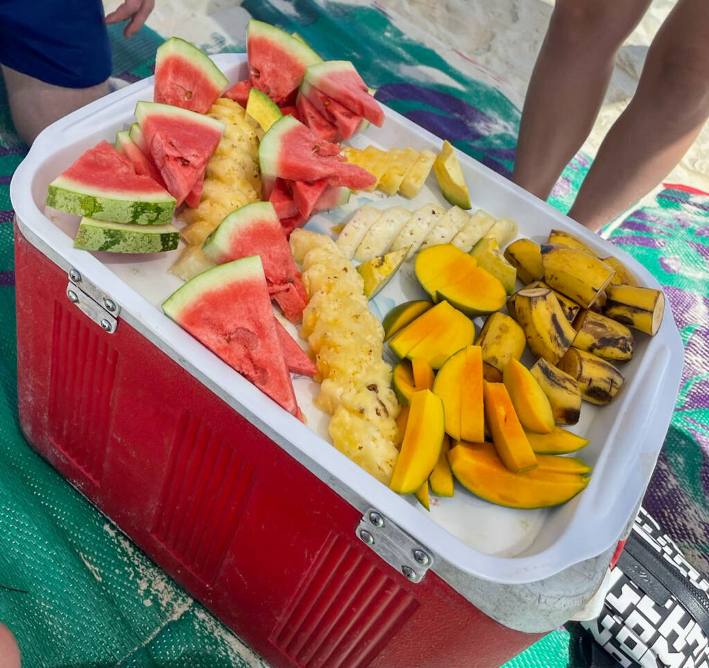 Plateau de fruits en Tanzanie