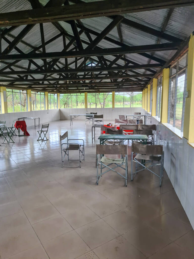 Salle de repas en safari en Tanzanie