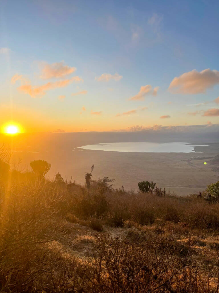 Lever de soleil sur le cratère de Ngorongoro en Tanzanie
