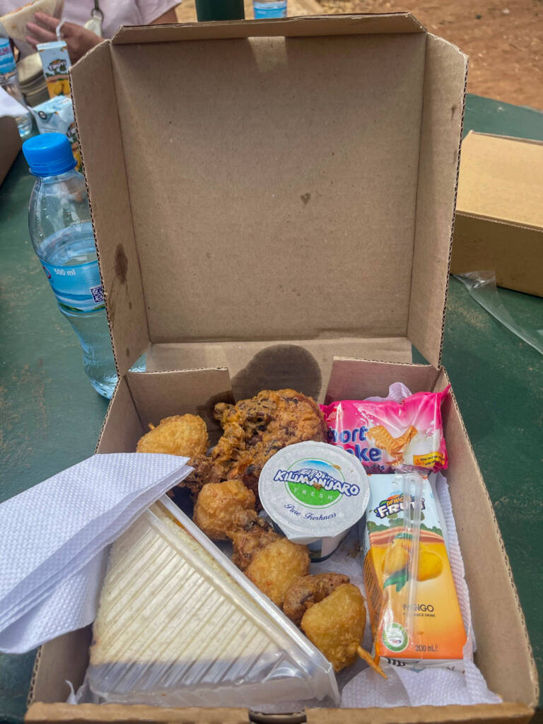 lunchbox d'un repas en safari en Tanzanie
