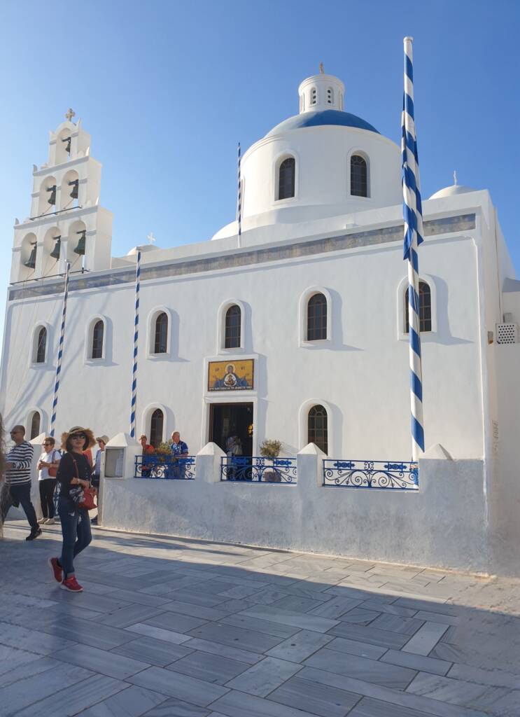 L'église grecque orthodoxe de Panagia à Oia (Santorin)