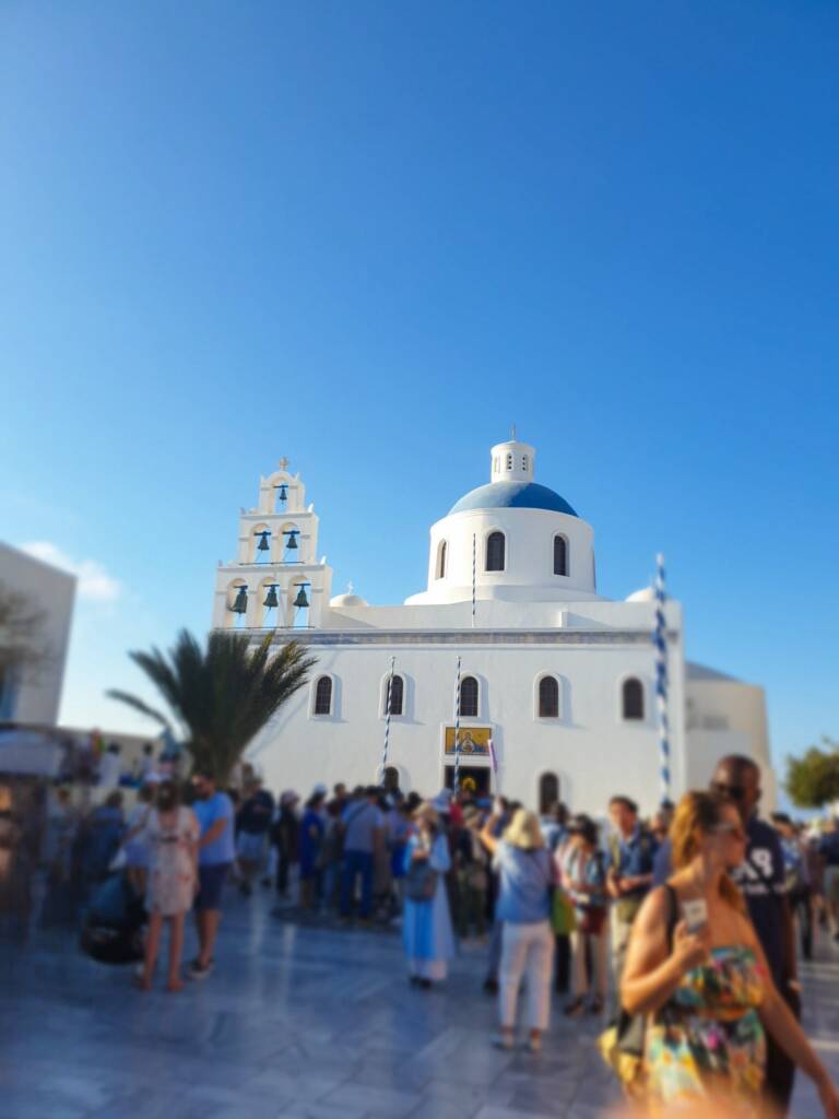 L'église grecque orthodoxe de Panagia à Oia (Santorin)