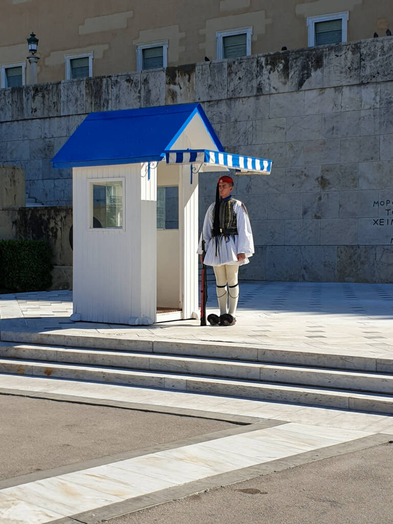 Evzone, garde du Parlement d'Athènes sur La place Syntagma
