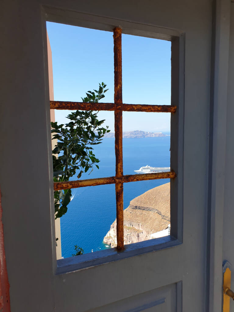 Fenêtre avec vue sur la mer Égée