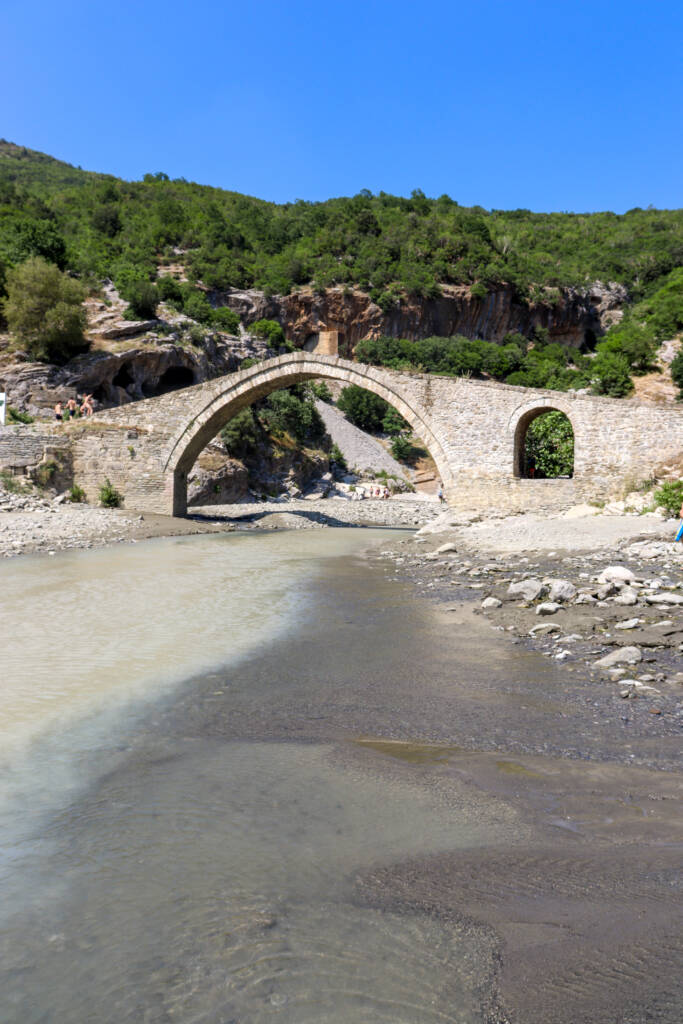 Pont ottoman aux sources thermales de Benja en Albanie