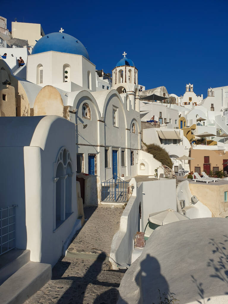 Maison bleue et blanche à Santorin, Grèce