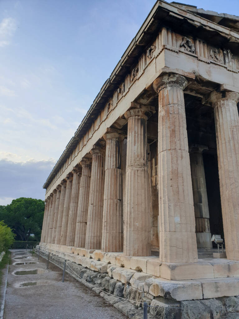 Colonnes du Parthénon sur le site de l'Acropole à Athènes, en Grèce