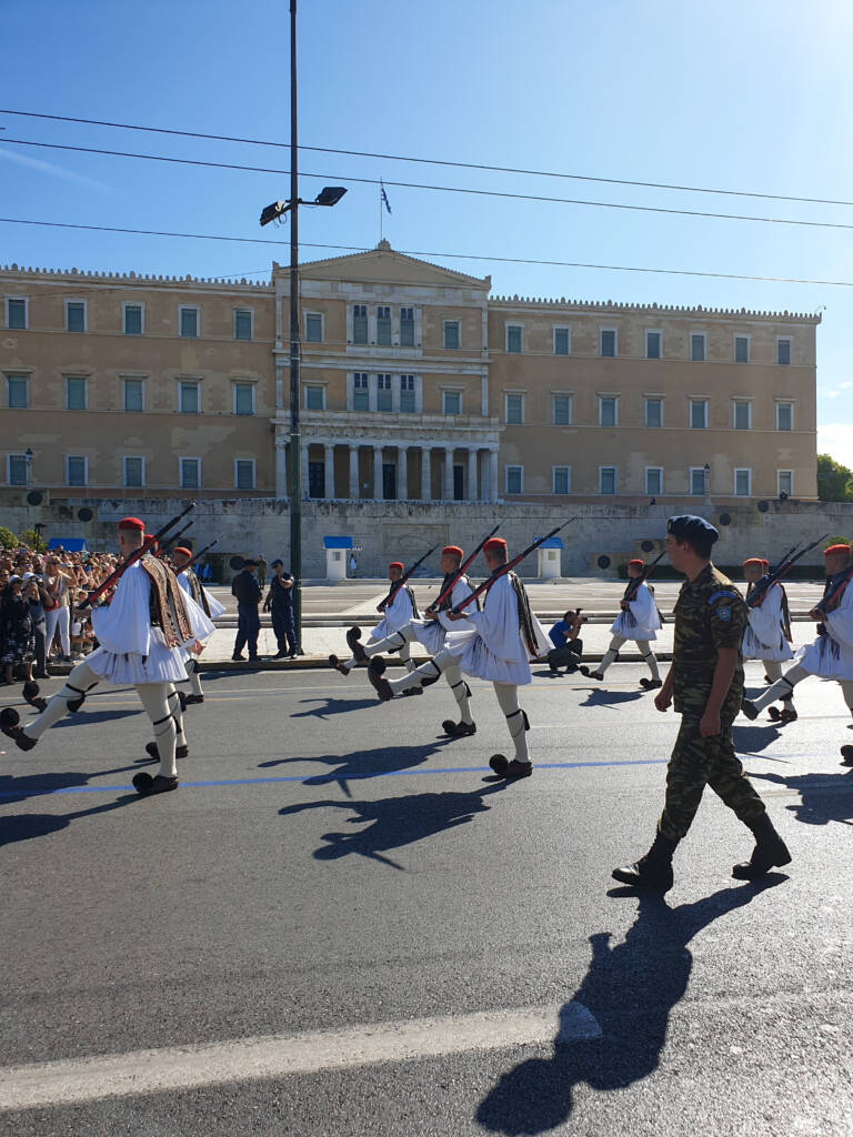 Relève de la garde sur la place Syntagma à Athènes