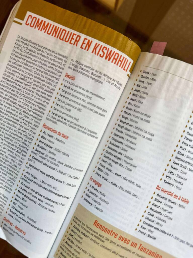 Page d'un guide "Petit futé" pour communqiuer en Kiswahili