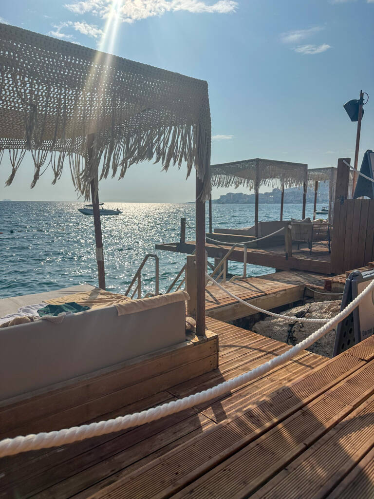 Beach club Lost Seaside à Sarande